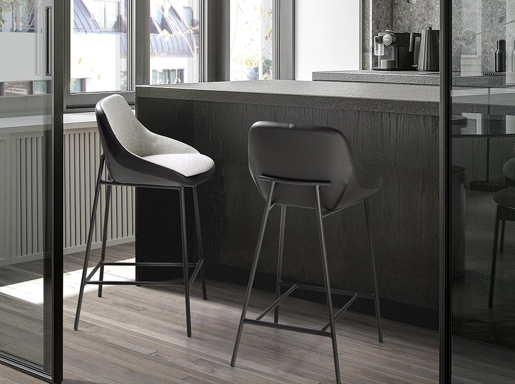 Taburet tapitat cu stofa si eco-piele Angel Cerda