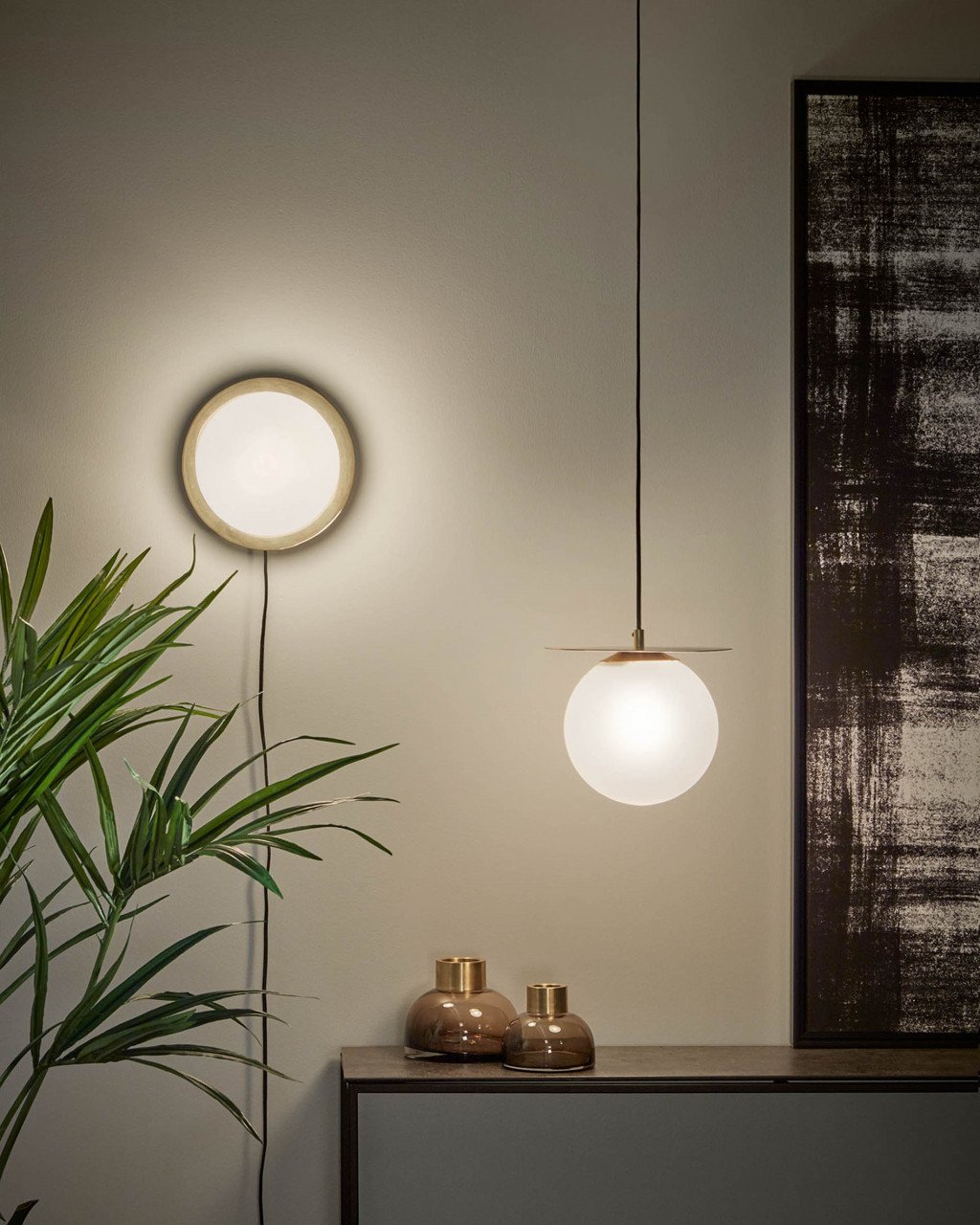 Aplica alba aurie din metal Manz Kave Home
