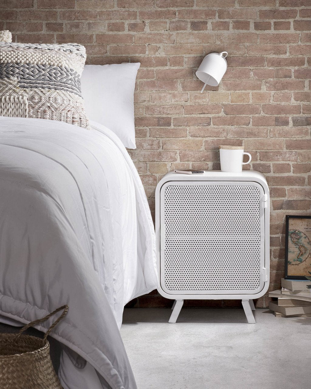 Aplica alba din metal Lucilla Kave Home