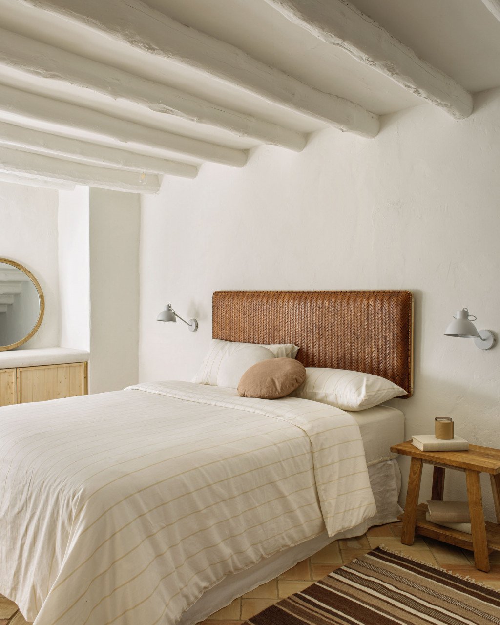Aplica alba din metal Offelis Kave Home