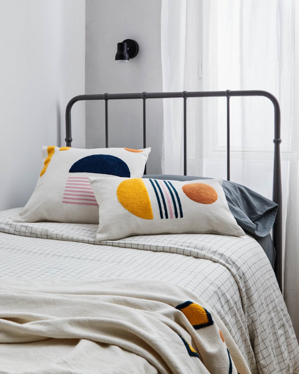 Aplica neagra din metal Tehila Kave Home