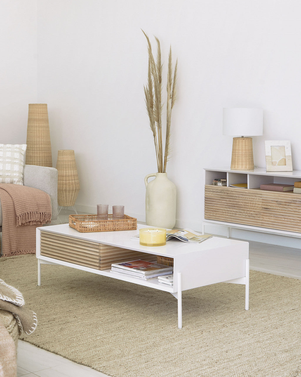 Comoda TV alba/maro din lemn 187 cm Marielle Kave Home