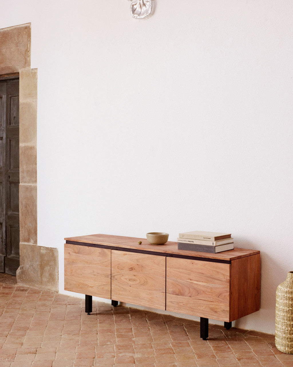 Comoda TV maro din lemn 150 cm Uxue Kave Home