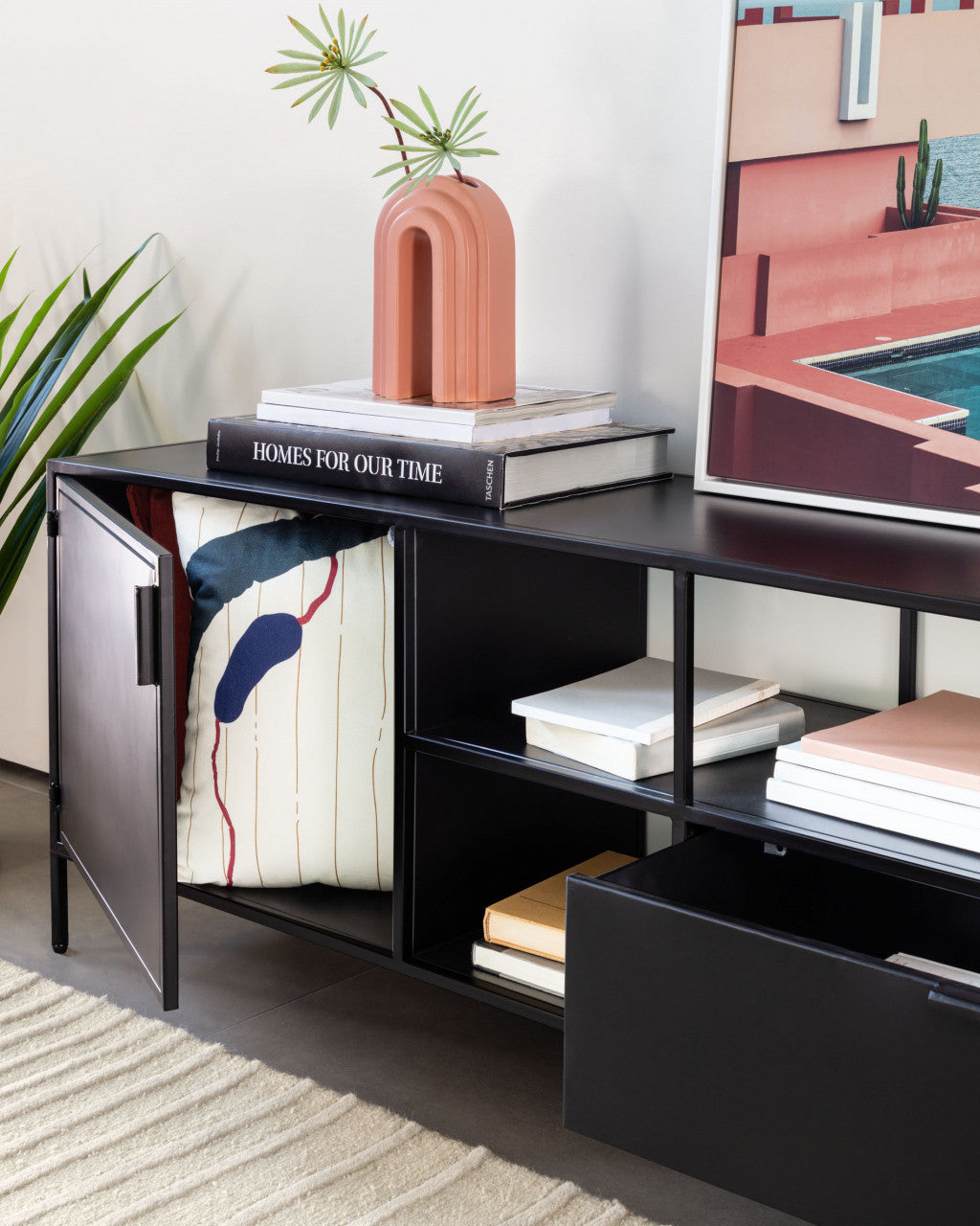 Comoda TV neagra din metal 150 cm Shantay Kave Home