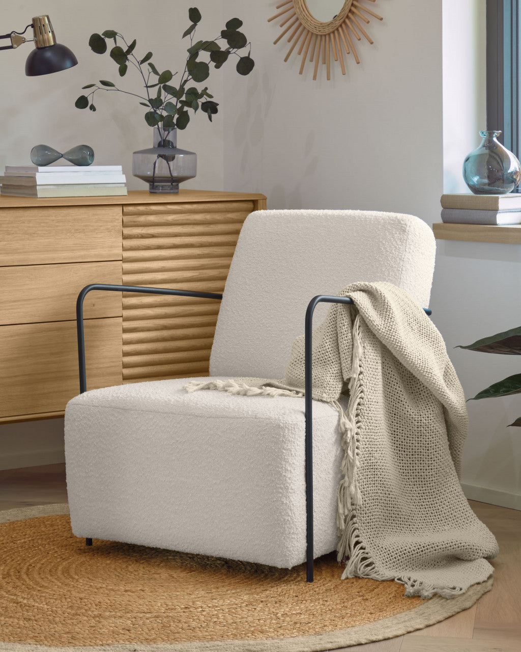Fotoliu alb din textil Gamer Kave Home