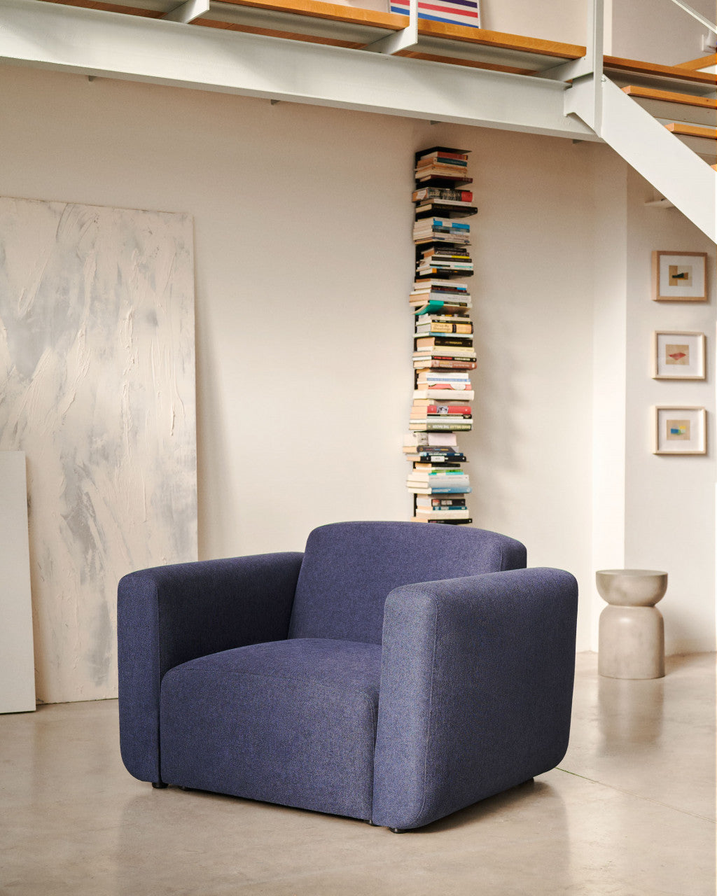 Fotoliu albastru din textil Neom Kave Home