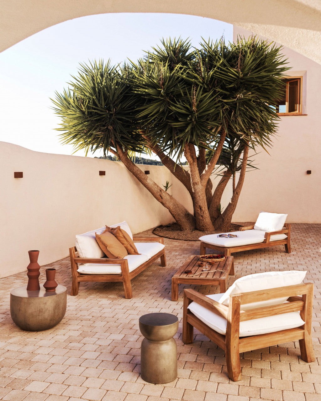 Fotoliu exterior alb/maro din textil Forcanera Kave Home