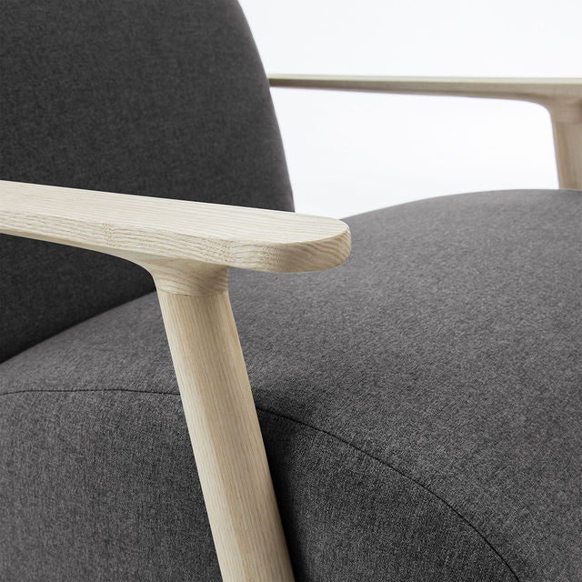 Fotoliu gri grafit/maro deschis din textil Meghan Kave Home