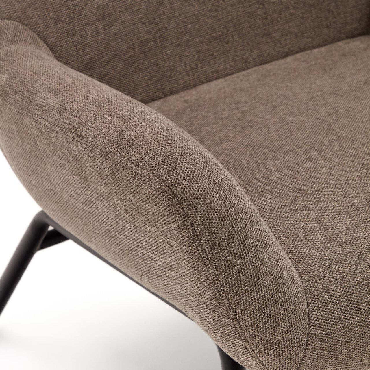 Fotoliu maro din textil Belina Kave Home