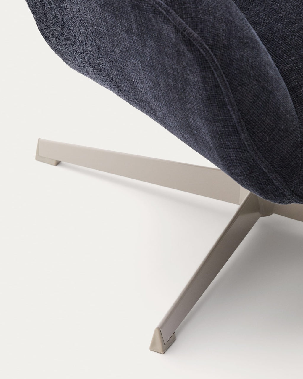 Fotoliu rotativ albastru/gri din textil Teryl Kave Home