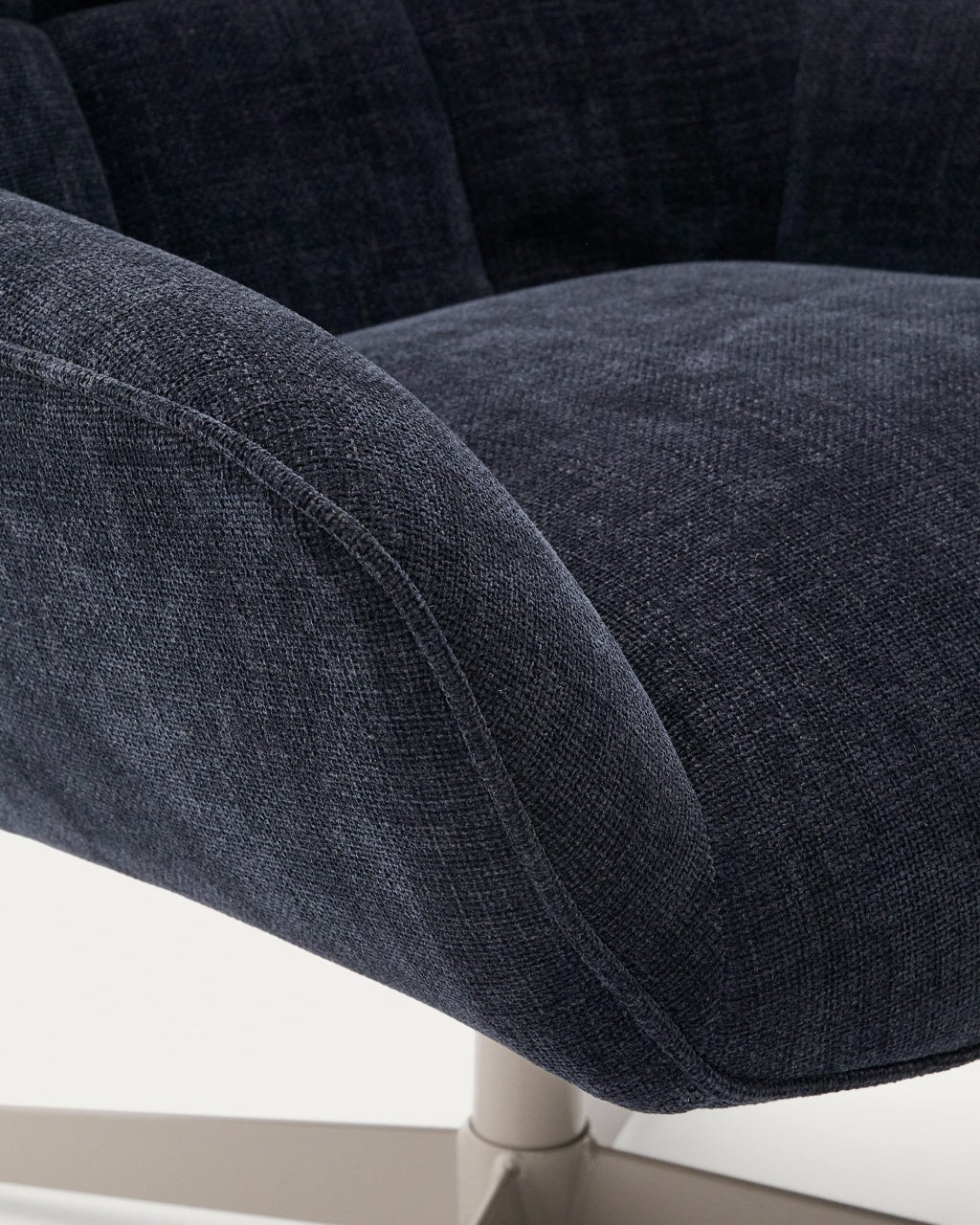 Fotoliu rotativ albastru/gri din textil Teryl Kave Home