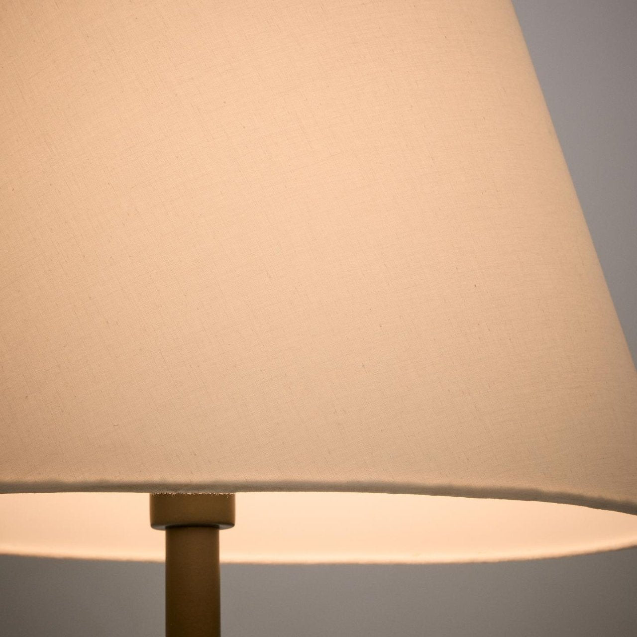 Lampadar alb/verde din metal 160 cm Navat Kave Home