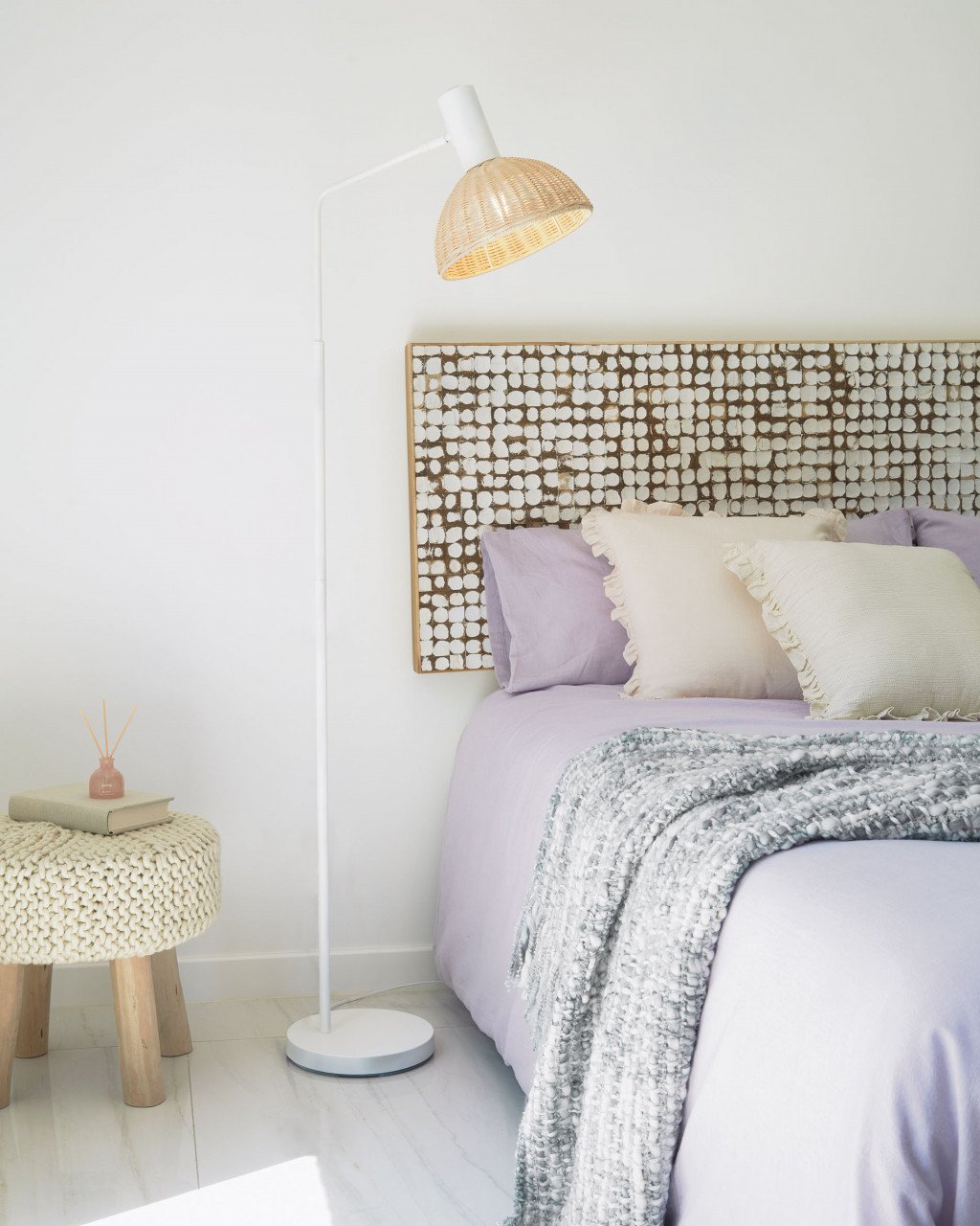 Lampadar maro/alb din ratan 158 cm Damila Kave Home