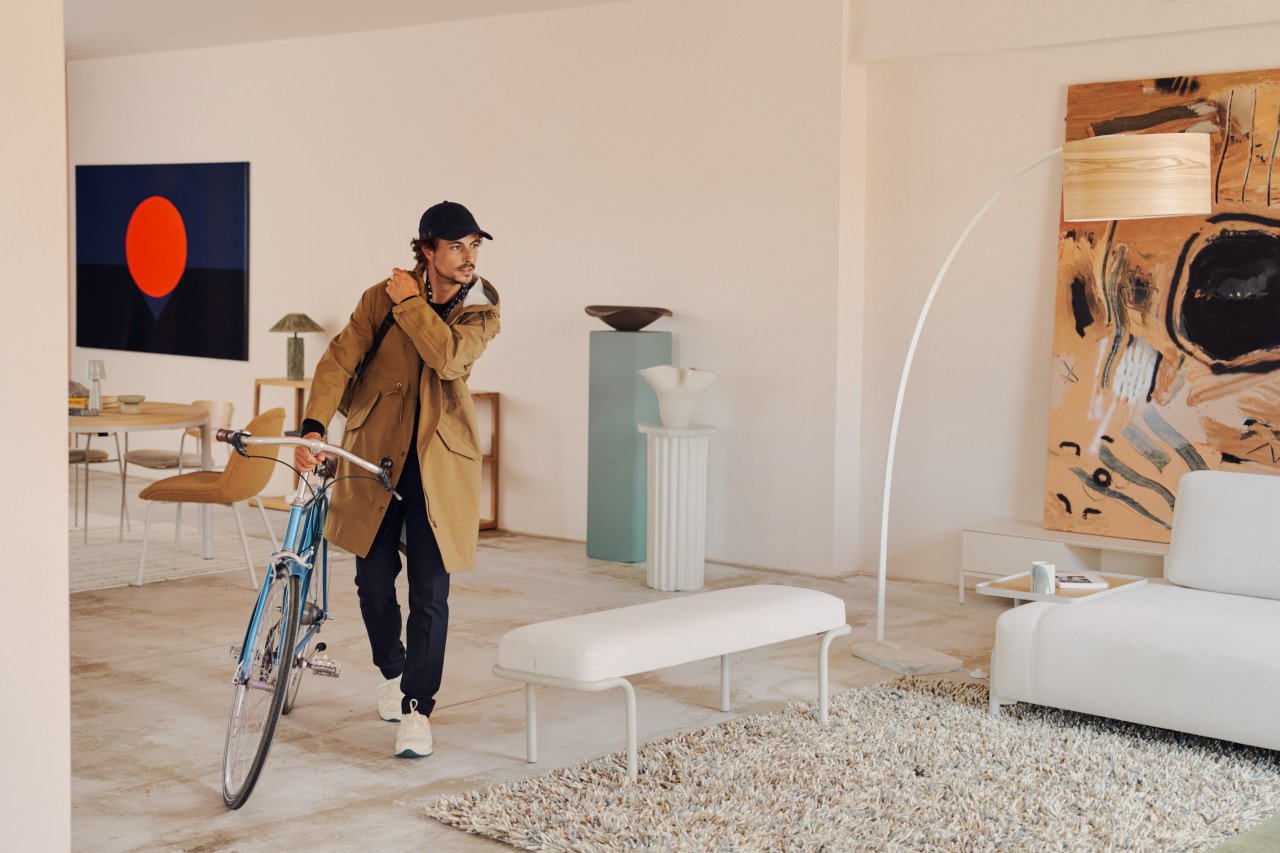 Lampadar maro din metal 210 cm Juhe Kave Home