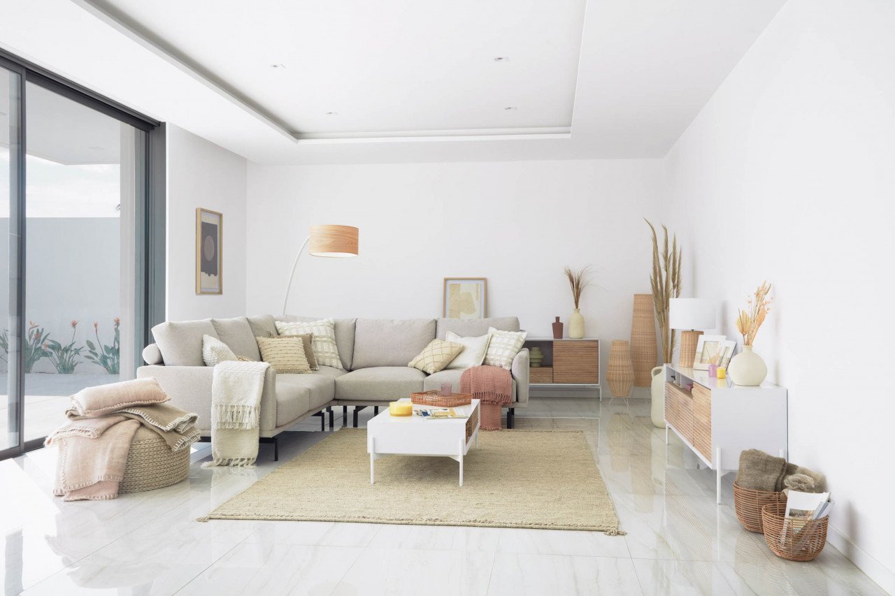 Lampadar maro din ratan 120 cm Kamaria Kave Home