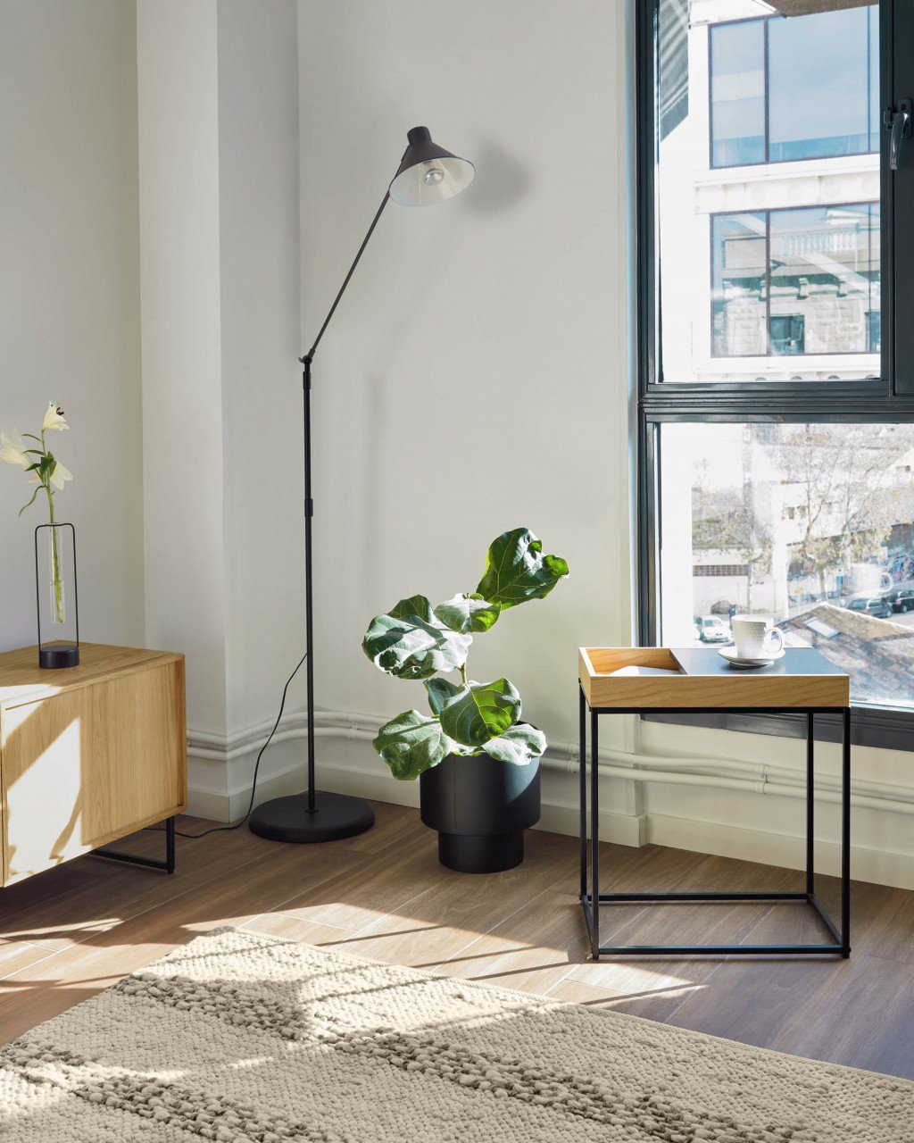 Lampadar negru din metal 220 cm Dione Kave Home