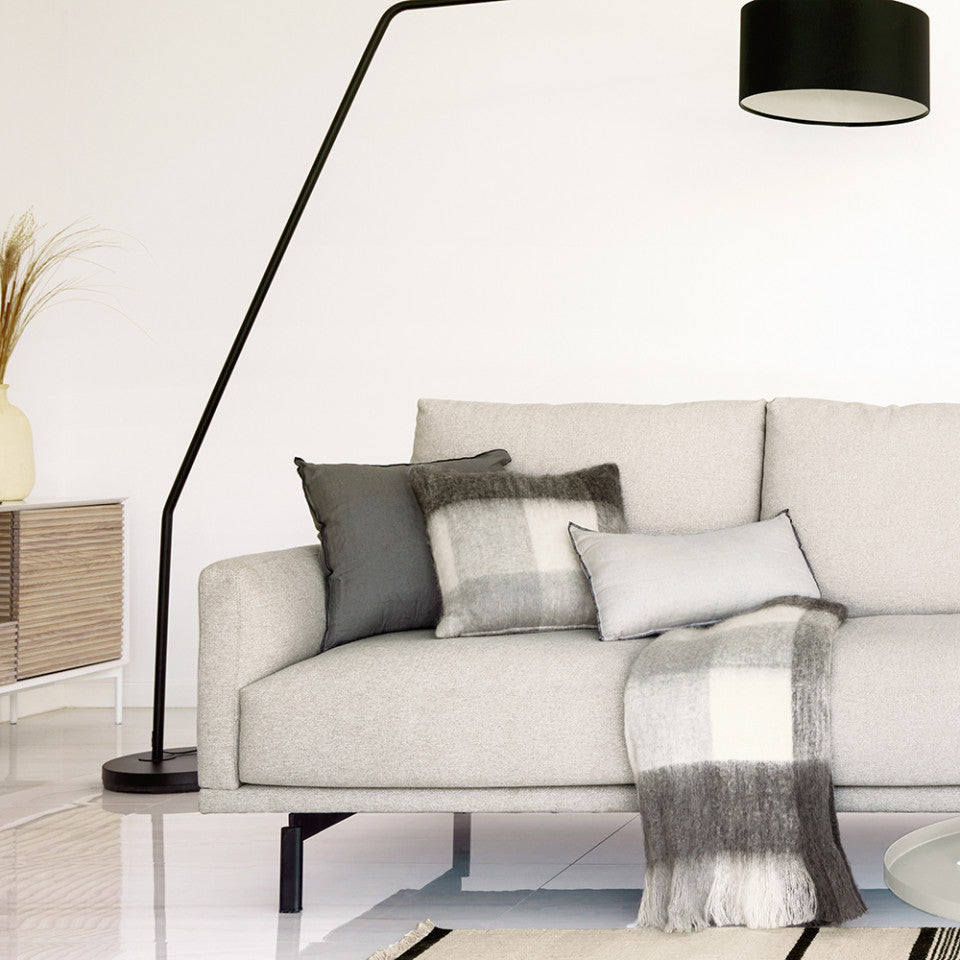 Lampadar negru din metal 222 cm Ciana Kave Home