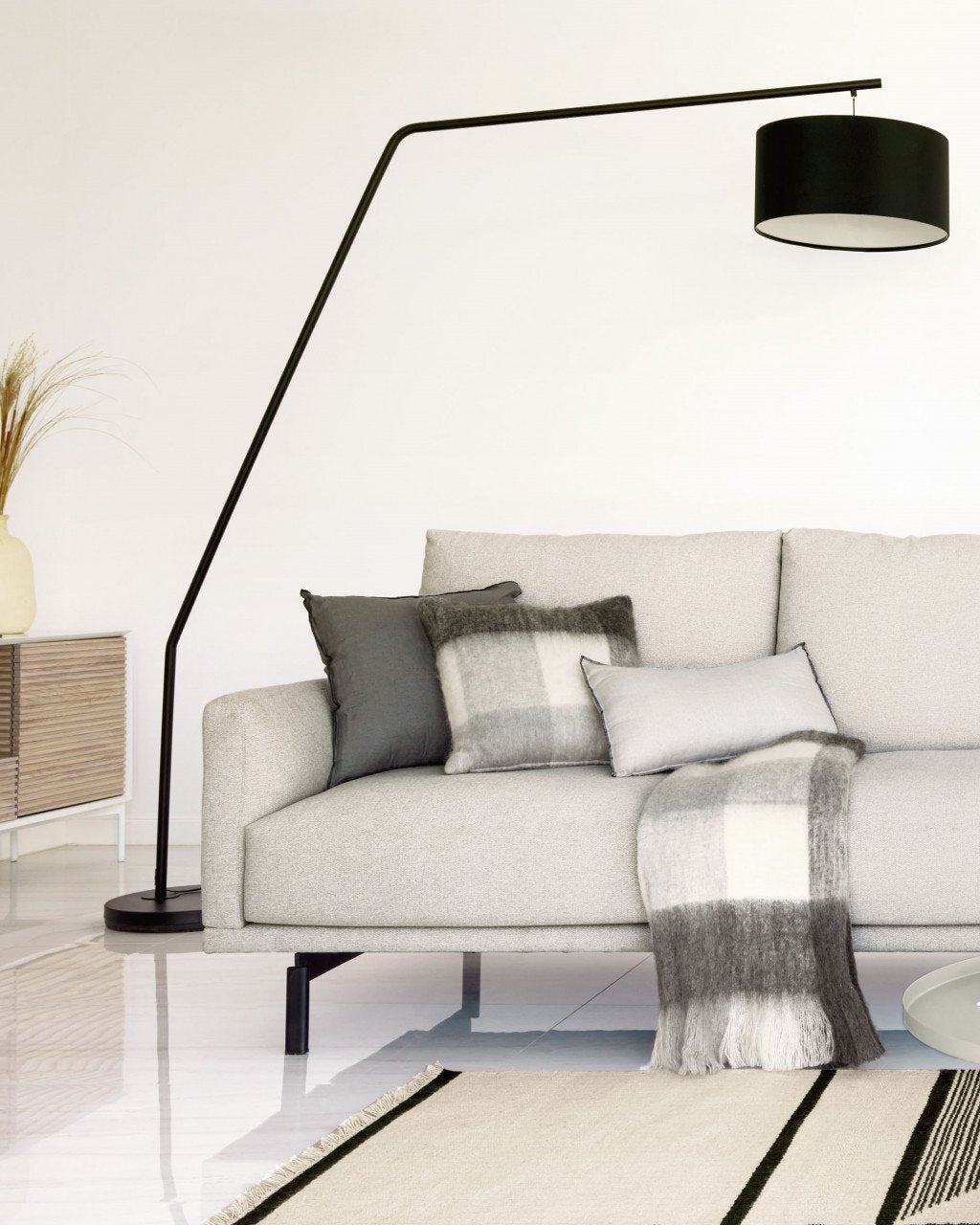 Lampadar negru din metal 222 cm Ciana Kave Home