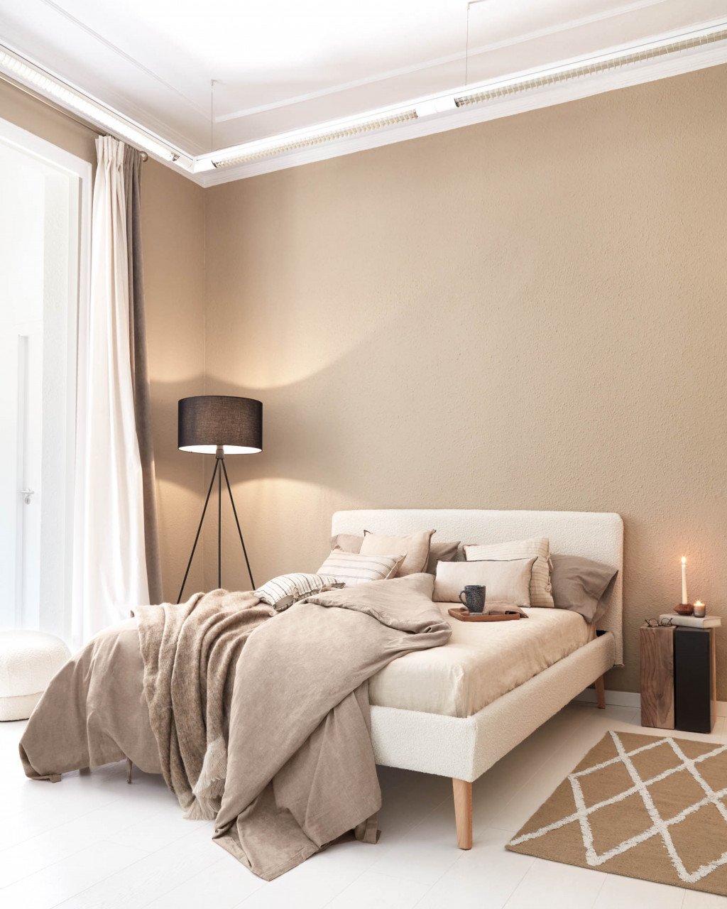 Lampadar negru din textil 160 cm Ikia Kave Home