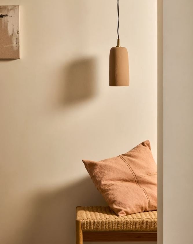 Lustra maro deschis din ceramica Madsen Kave Home