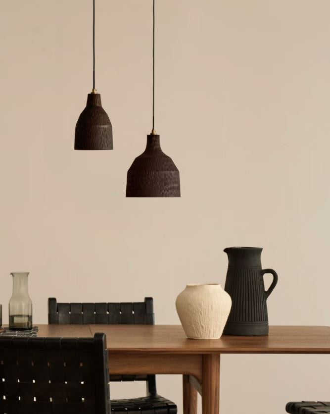 Lustra neagra din lemn Amire Kave Home