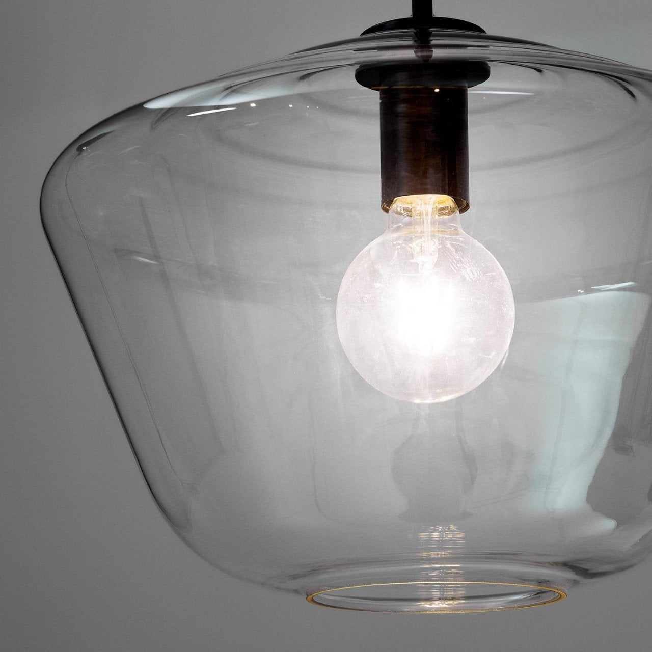 Lustra transparenta/neagra din metal Mao Kave Home