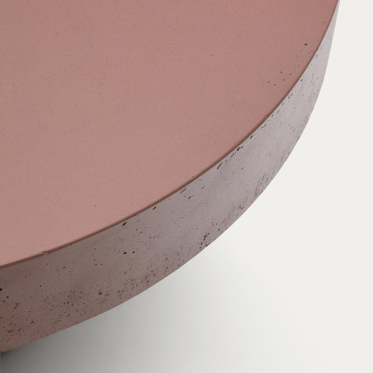 Masa de cafea exterior maro teracota din ciment 66 cm Aiguablava Kave Home