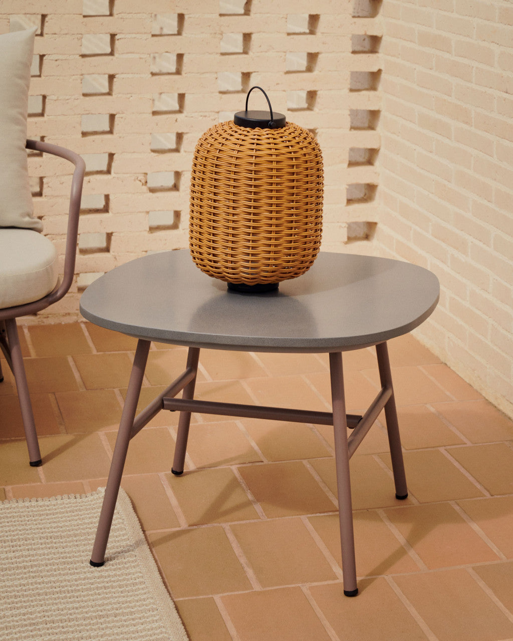 Masa de cafea exterior mov din metal si lemn 60 cm Bramant Kave Home