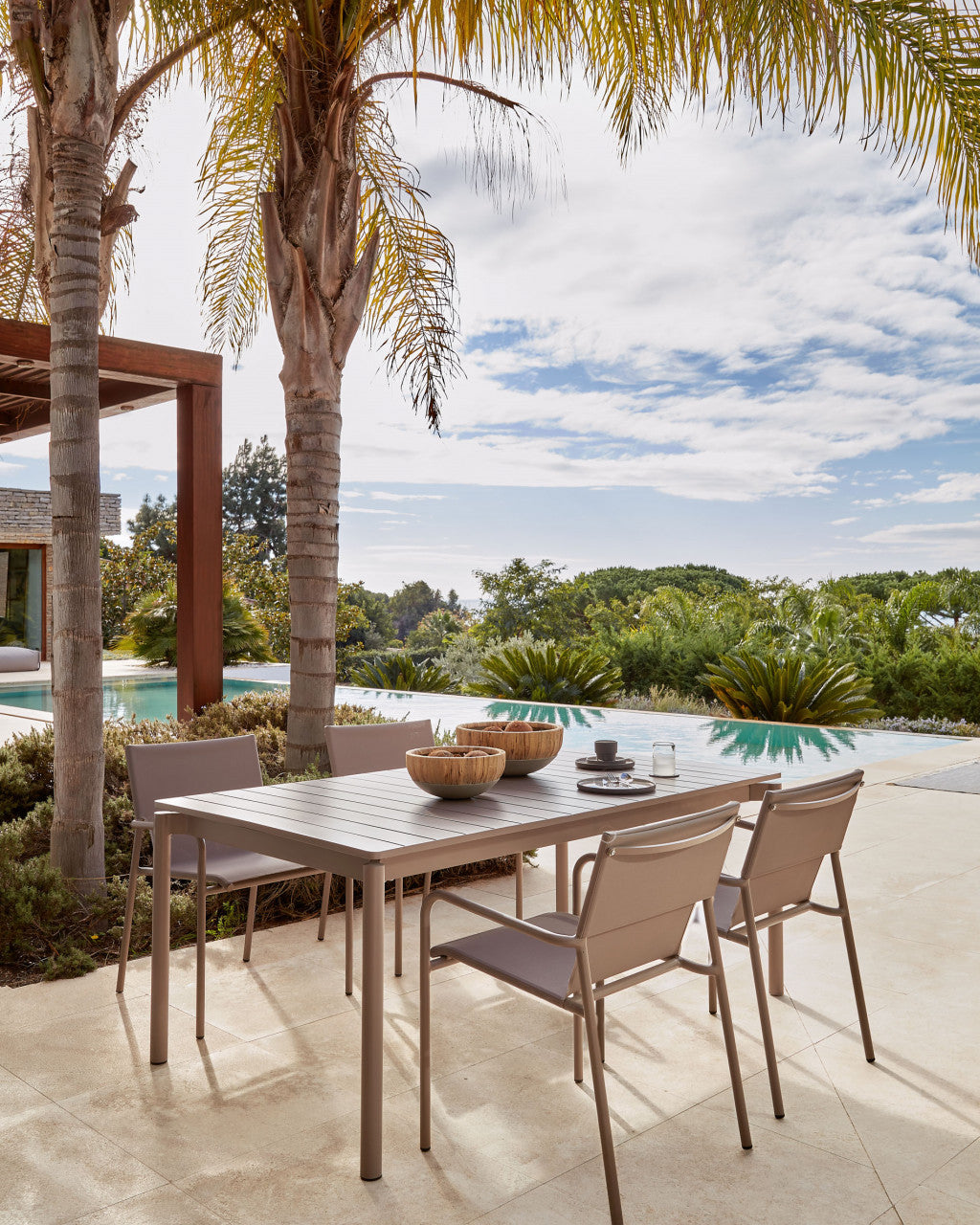 Masa dining exterior extensibila maro din metal 90x140(200) cm Zaltana Kave Home