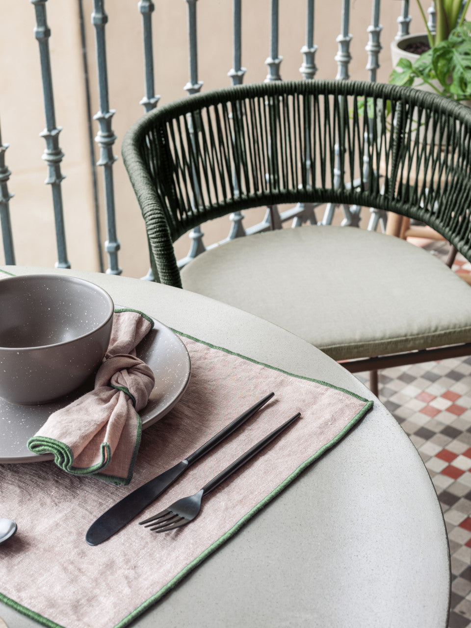 Masa dining exterior gri din ciment 90 cm Itai Kave Home