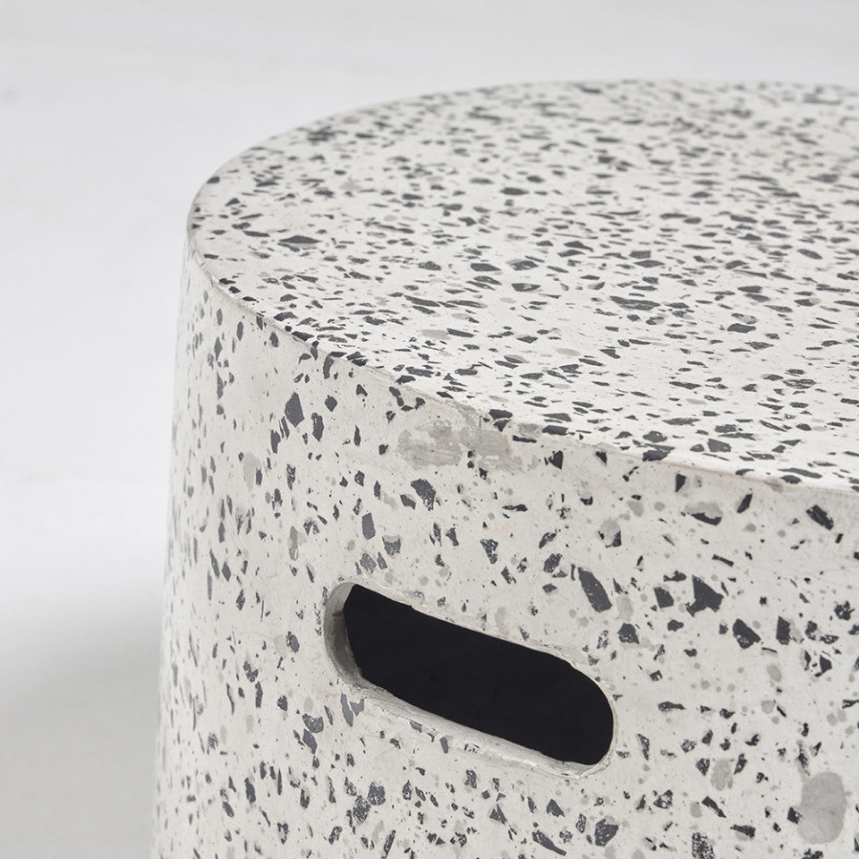 Masa laterala exterior alba din ciment 52 cm Jenell Kave Home