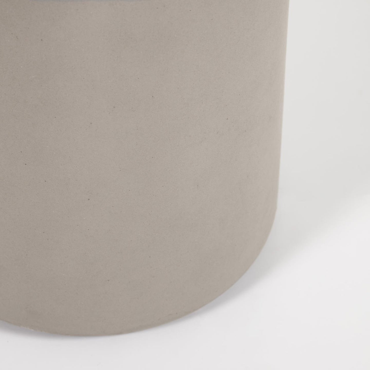 Masa laterala exterior gri din ciment 50 cm Taimi Kave Home