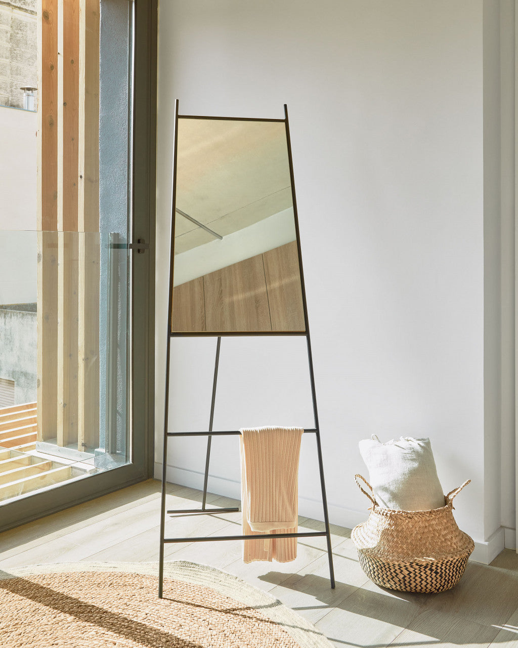 Oglinda de podea dreptunghiulara din metal 55x166 cm Norland Kave Home