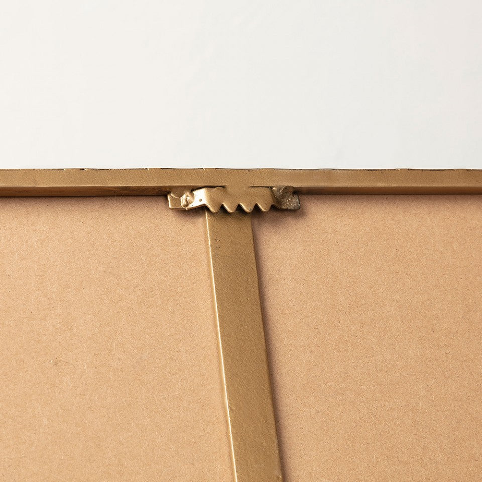 Oglinda patrata aurie din metal 60x60 cm Marco Kave Home