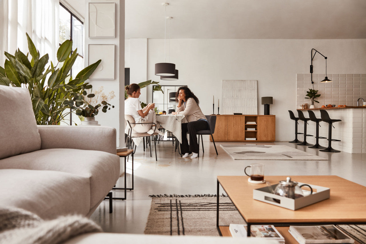Scaun bar ajustabil negru din piele ecologica Orlando Kave Home