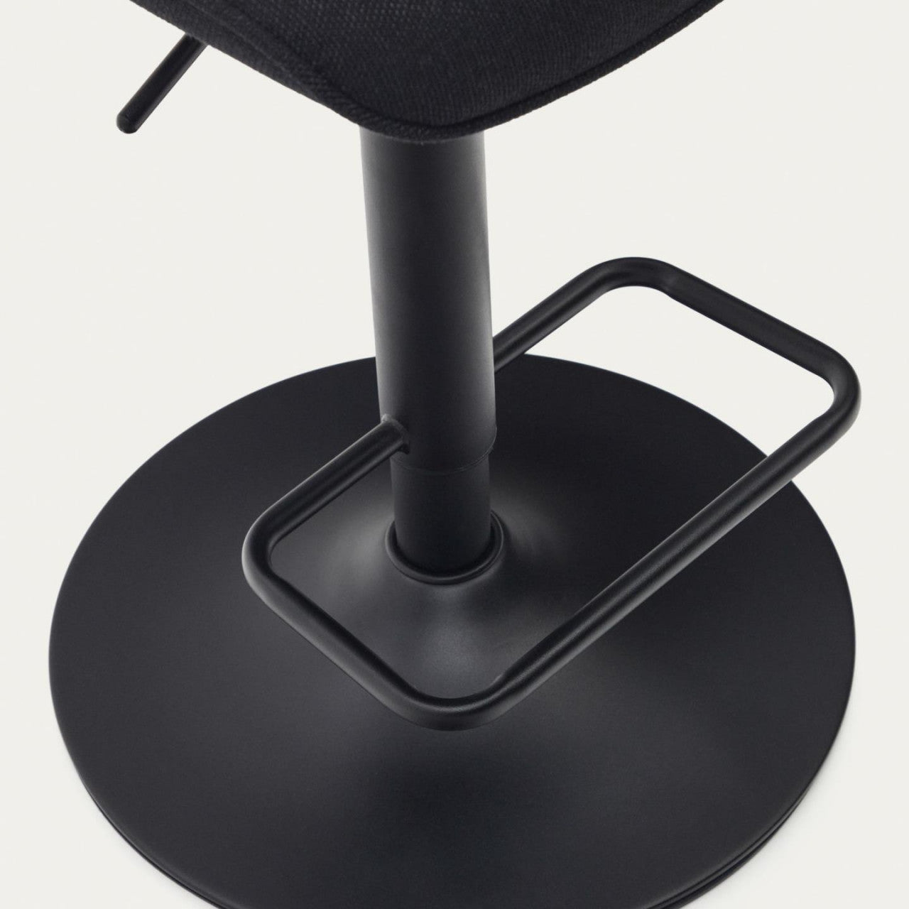 Scaun bar ajustabil negru din textil Zenda Kave Home