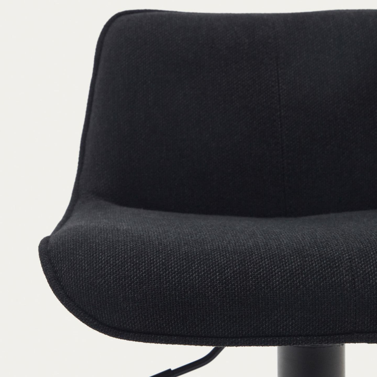 Scaun bar ajustabil negru din textil Zenda Kave Home