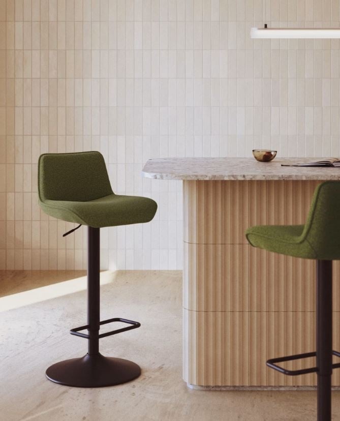 Scaun bar ajustabil verde/negru din textil Zenda Kave Home