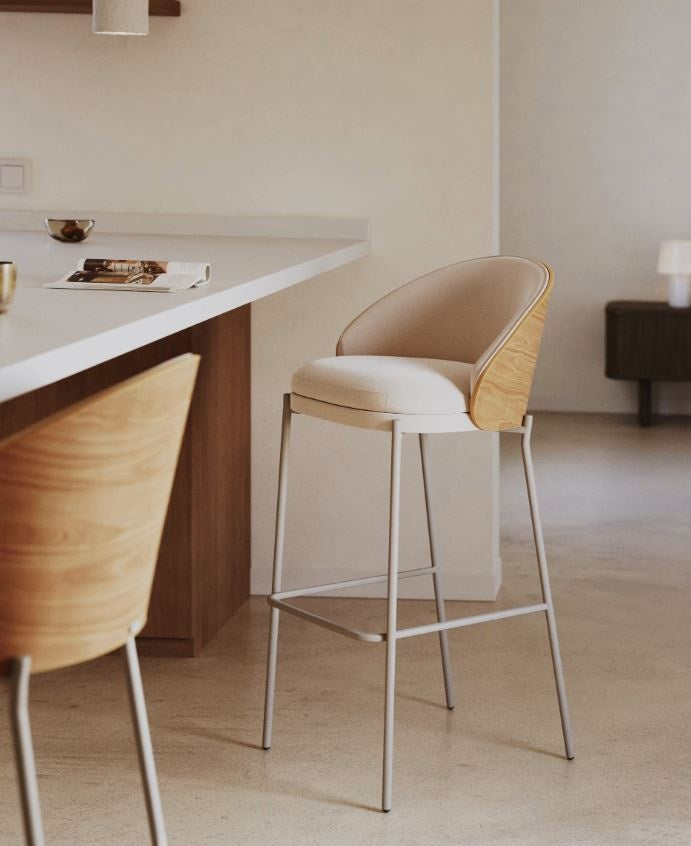 Scaun bar crem din textil Eamy Tall Chenille Kave Home