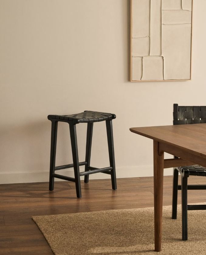 Scaun bar negru din lemn Calixta Kave Home