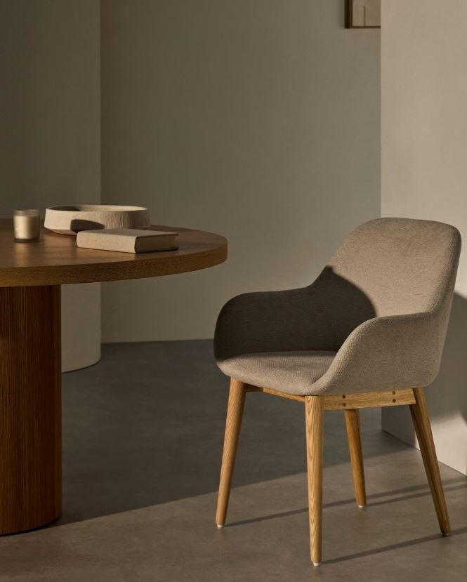 Scaun dining bej din textil Konna Kave Home