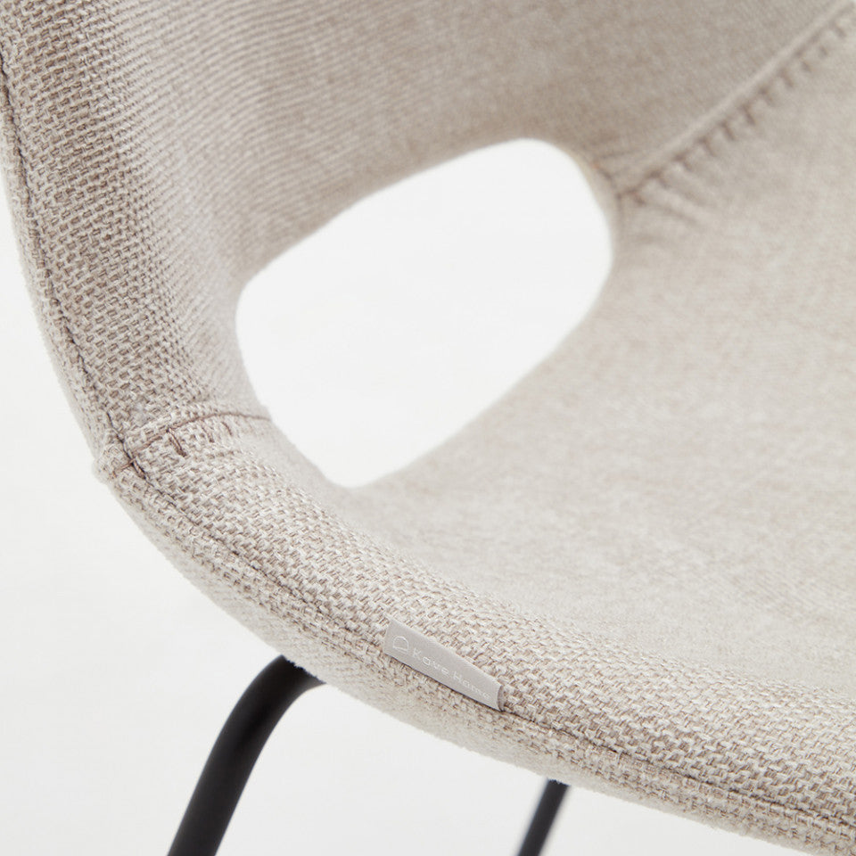 Scaun dining bej/negru din textil Zahara Kave Home