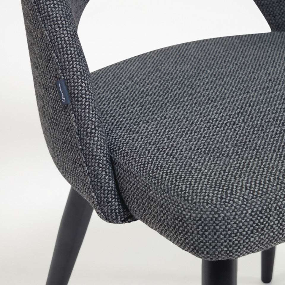 Scaun dining gri inchis din textil Mael Kave Home