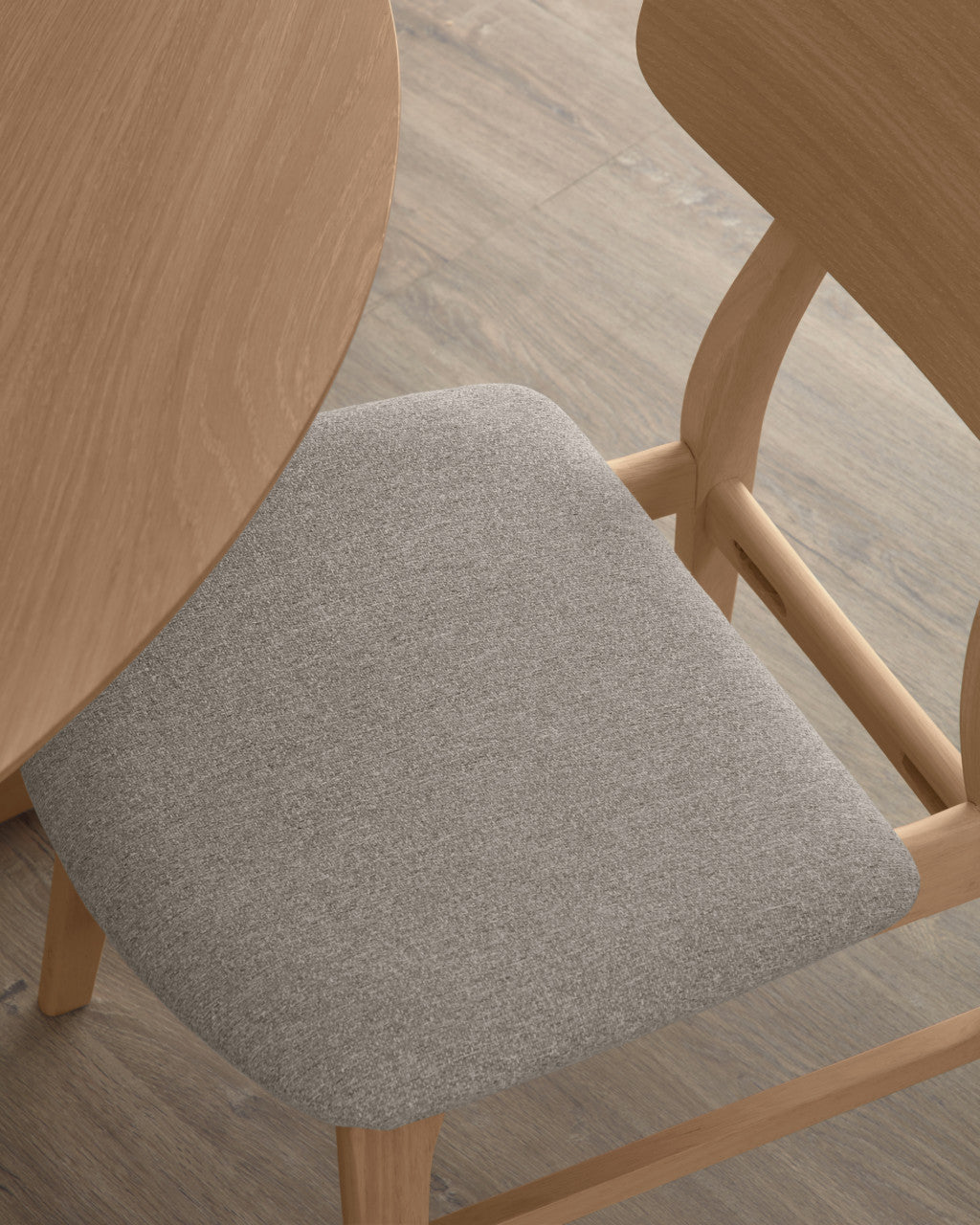 Scaun dining maro deschis din textil Selia Kave Home