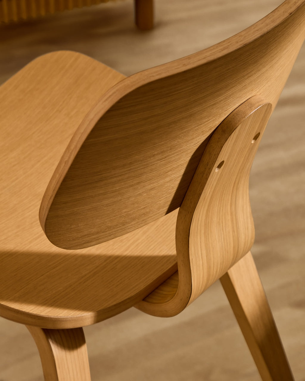 Scaun dining maro din lemn Gena Oak Kave Home