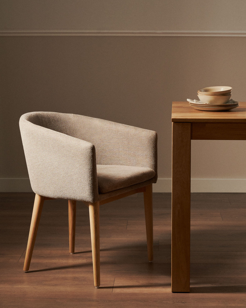 Scaun dining maro din textil Harlan Kave Home