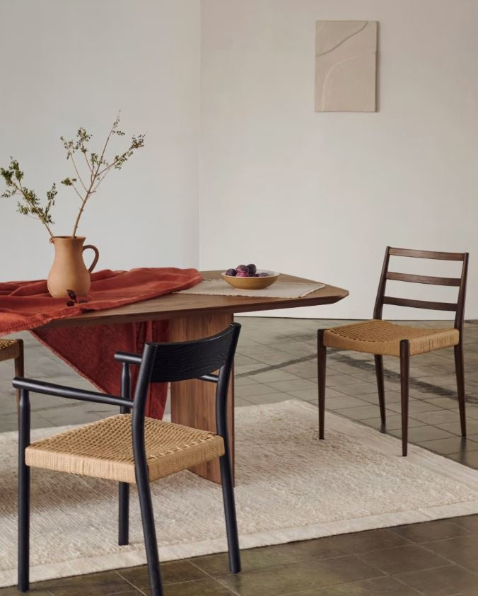 Scaun dining maro inchis din lemn Analy Kave Home