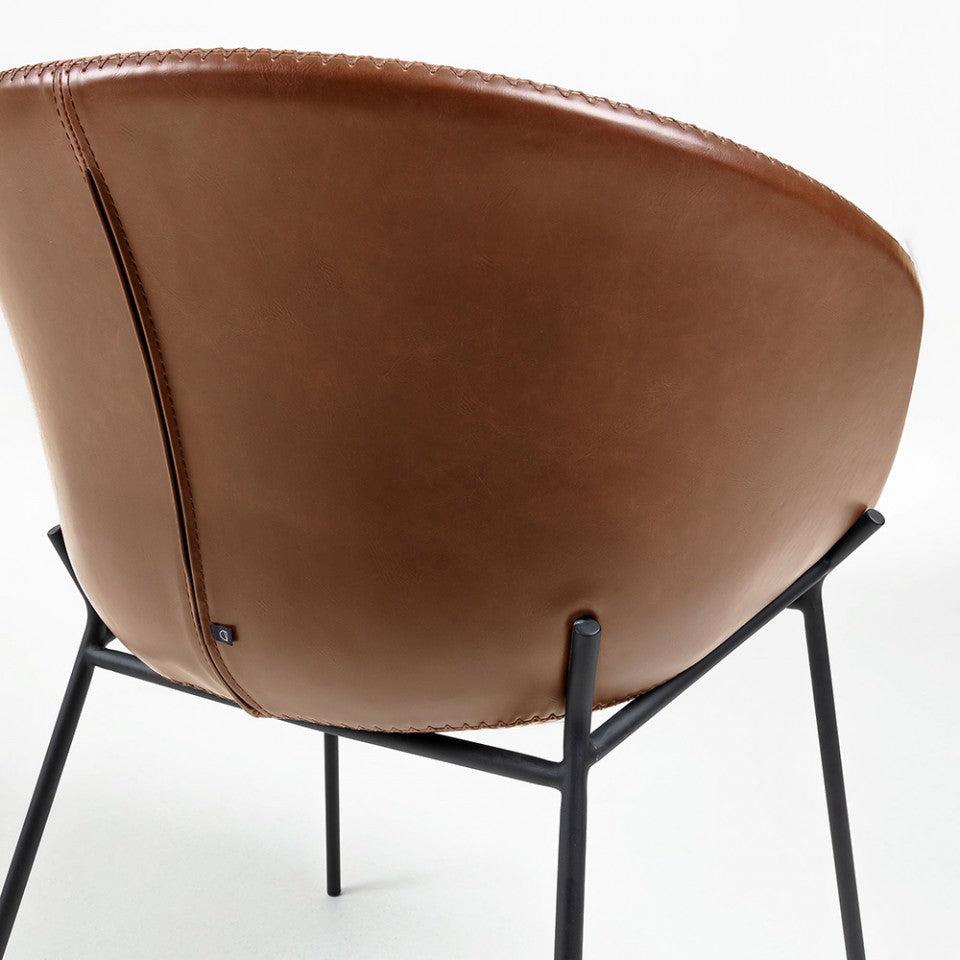 Scaun dining maro/negru din piele ecologica Yvette Kave Home