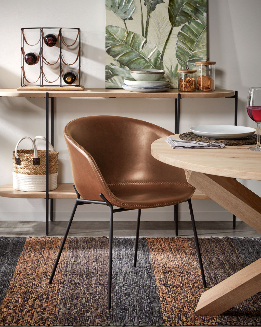 Scaun dining maro/negru din piele ecologica Yvette Kave Home
