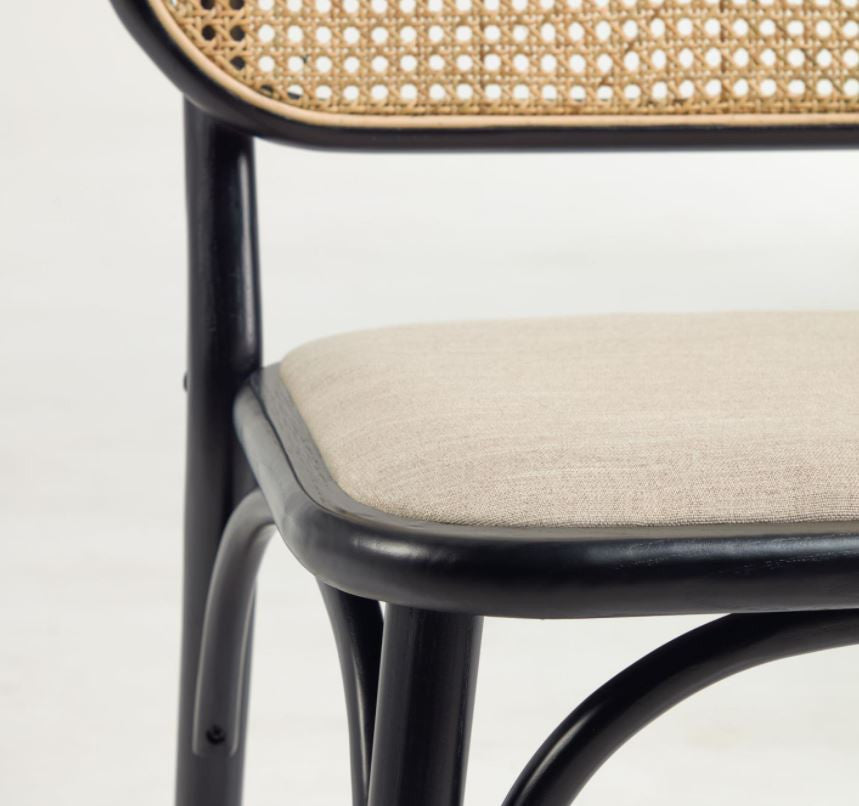 Scaun dining negru din lemn Doriane Kave Home